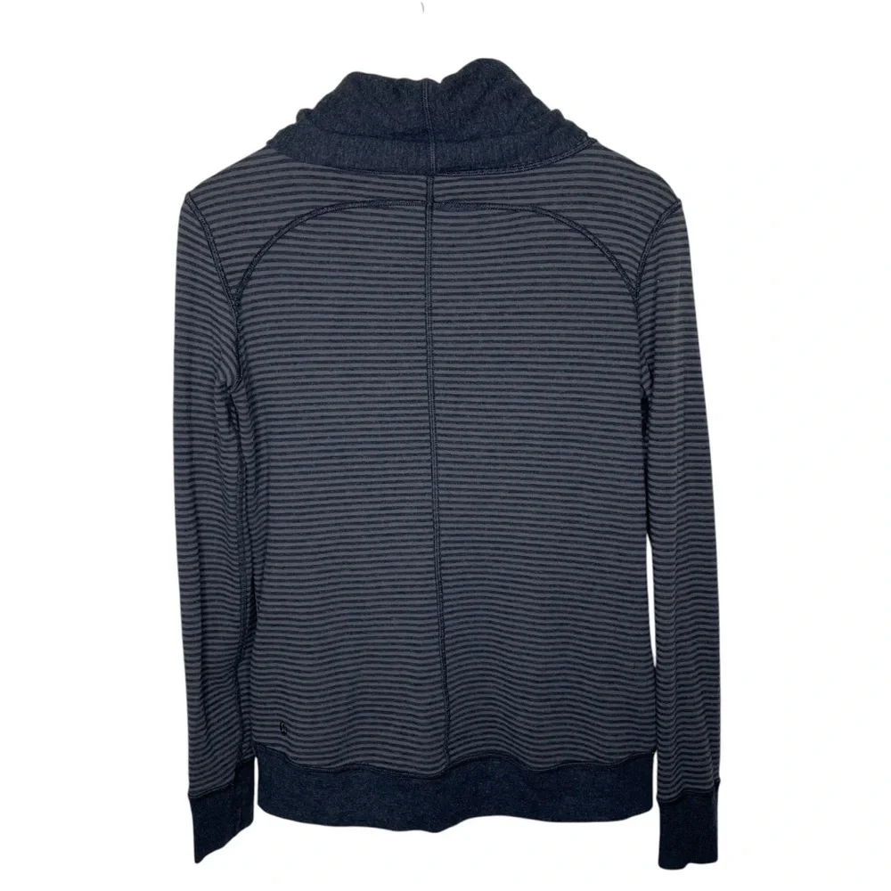 lululemon In A Cinch Long Sleeve Tee Reversible Pullover‎ Gray Stripes